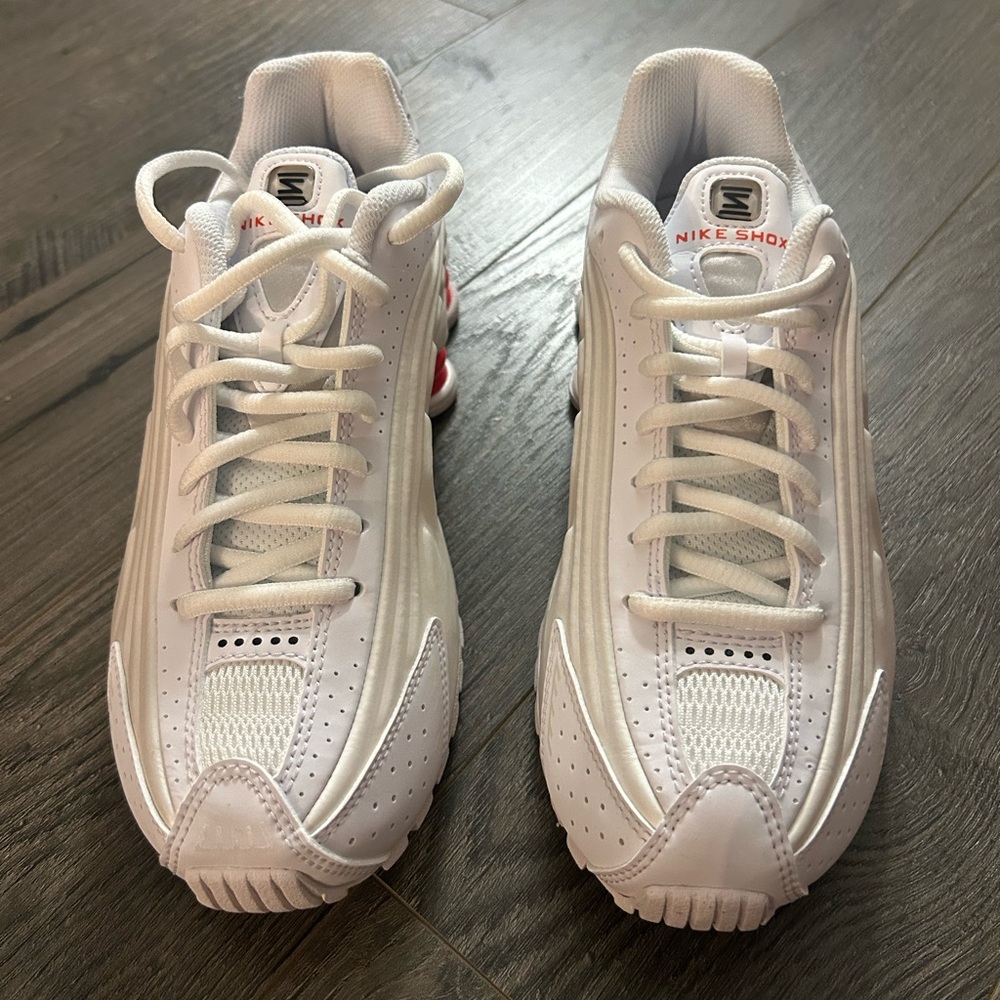 Nike Shox R4 (GS) - New with Box - Picture 3 of 4